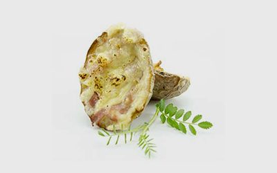 Картофельные половинки с сыром и беконом